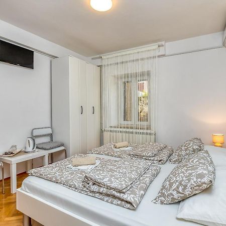 Matea Rooms Funtana Exterior foto